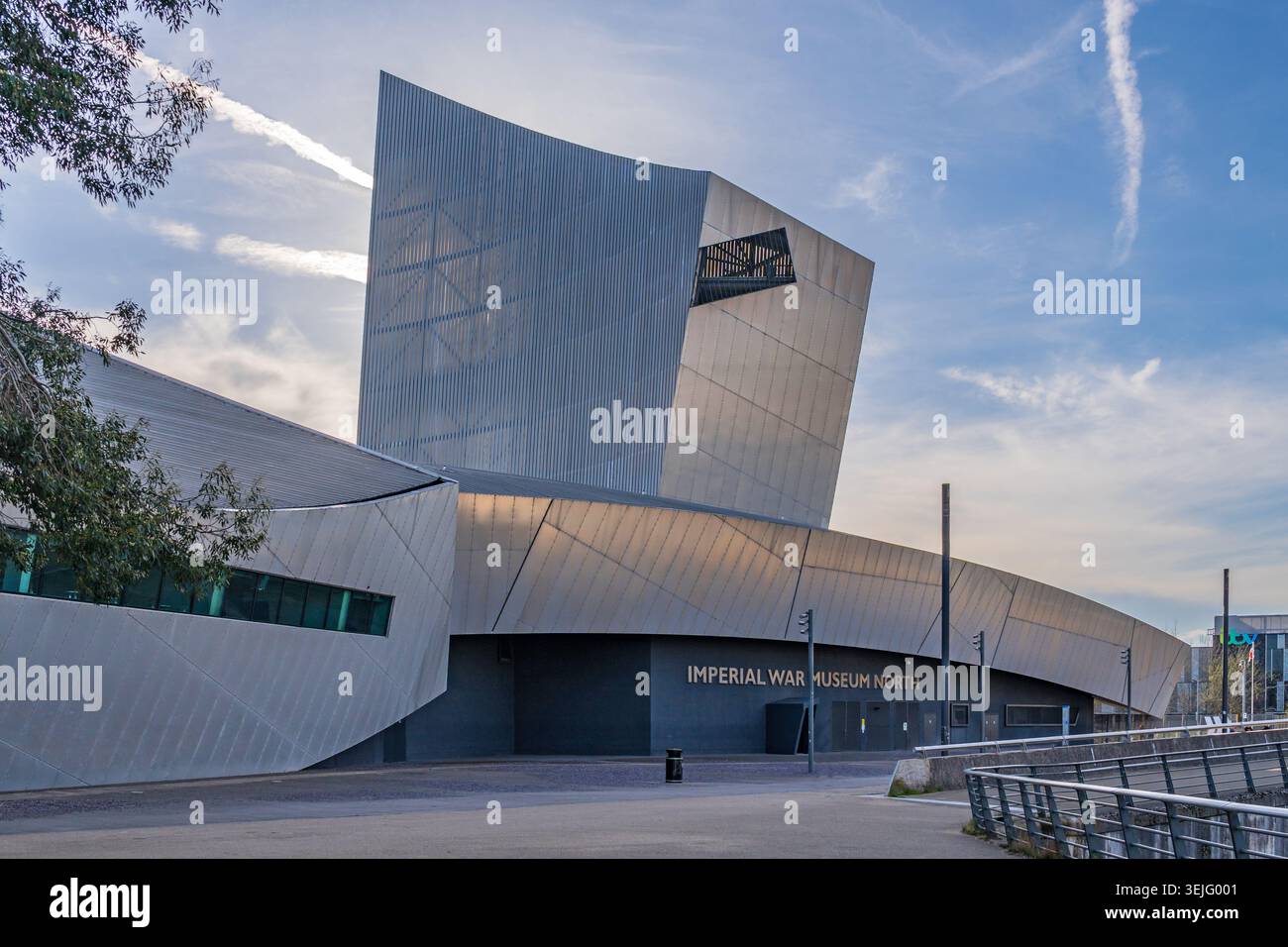 Imperial War Museum North, Media City, Salford Quays, Greater Manchester, England, Uk Stock Photo