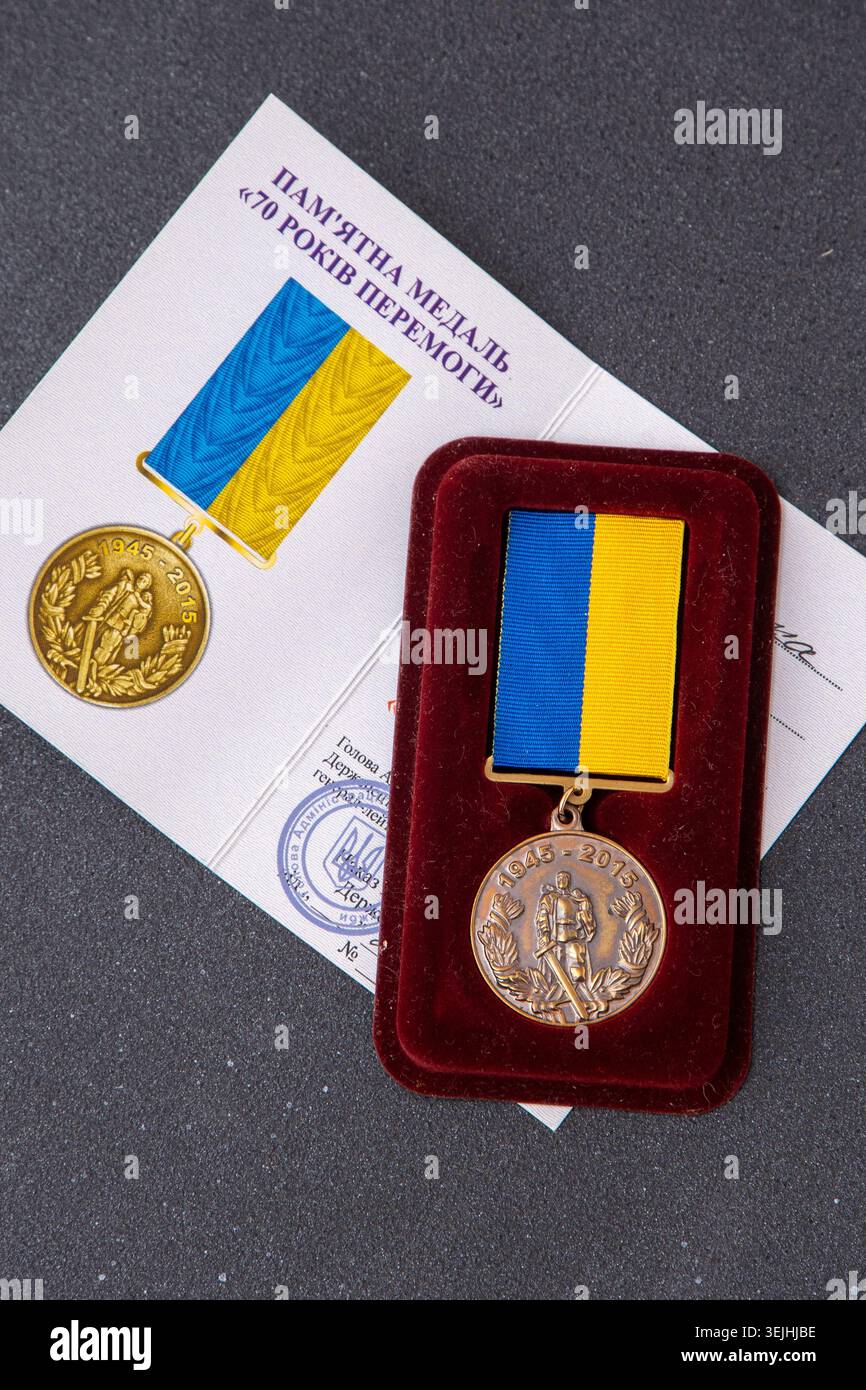 陸軍 戦士功労賞メダル Ukraine Award ribbon blue hi-res stock photography and images - Alamy