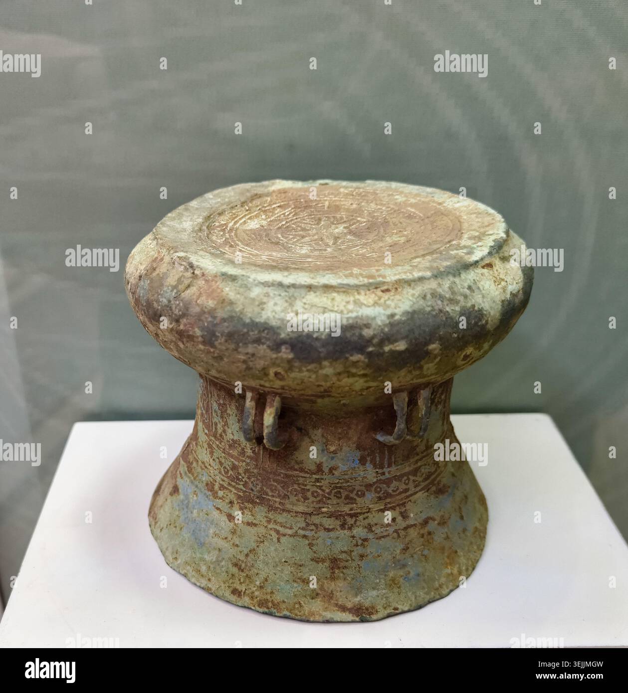 Dong son drum hi-res stock photography and images - Alamy