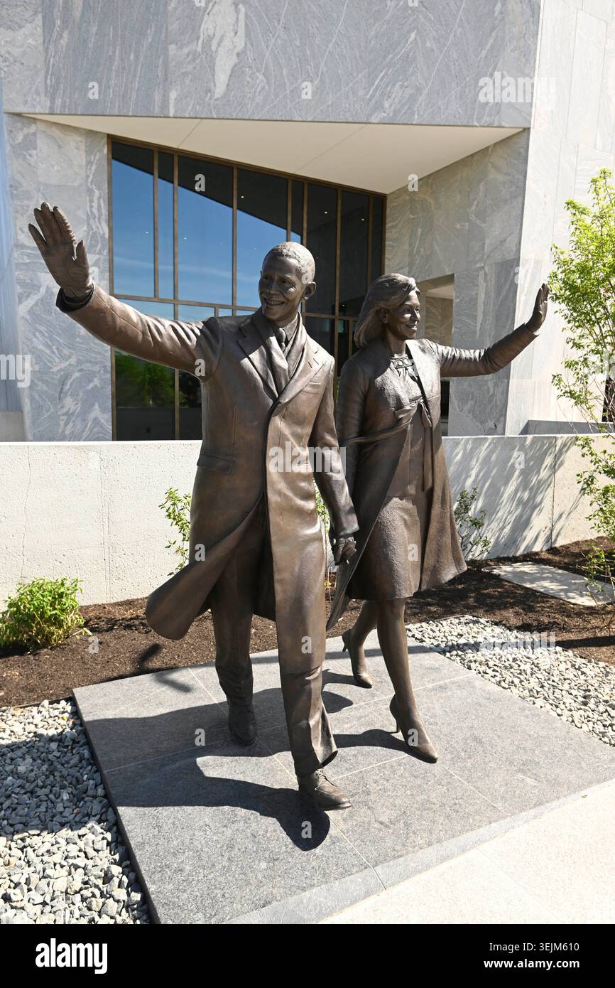 Statues of former President Barack Obama and former First Lady Michelle ...