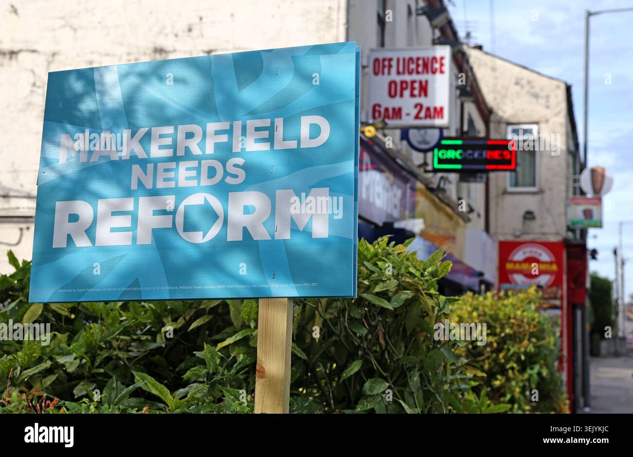 Reform UK ‘Makerfield Needs Reform’ sign on Bolton Road, Ashton-in-Makerfield, during the 2026 by-election campaign. Stock Photo
