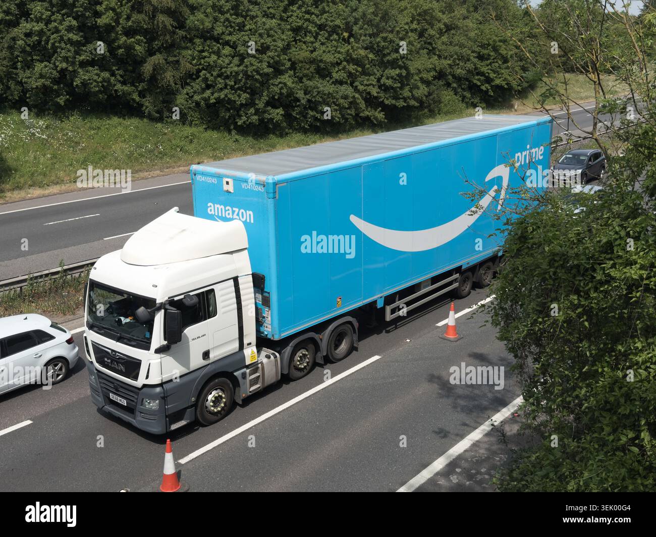 Sevneoaks Kent UK 30th May 2026 An Amazon Prime delivery lorry is ...