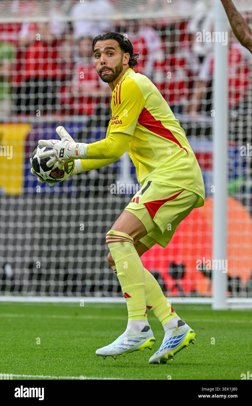 Budapest, Hungary. 30th, May 2026. Goalkeeper David Raya (1) of Arsenal ...