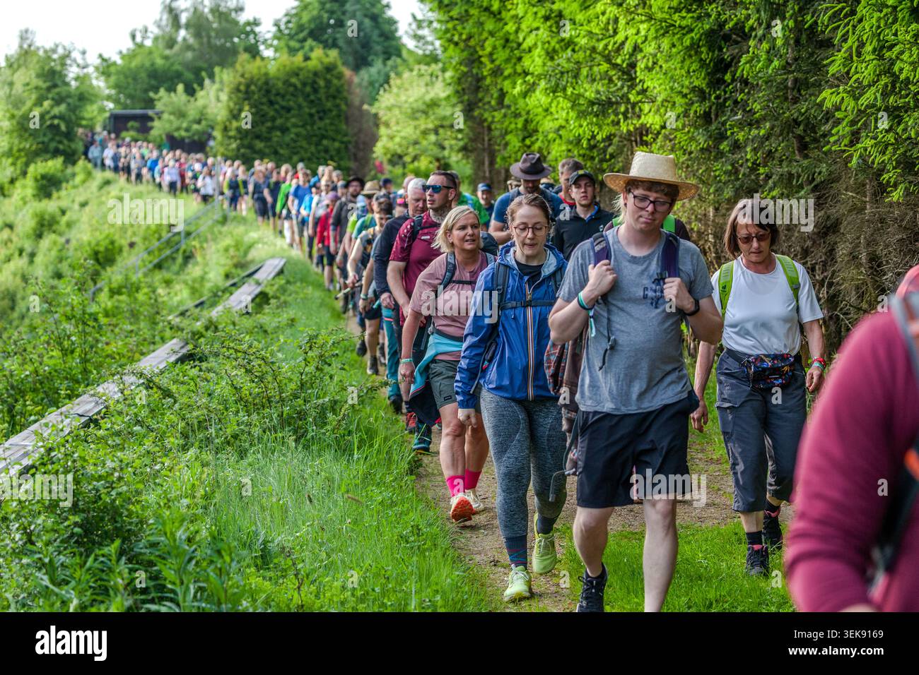Participants in the Frankenwald Walking Marathon. The footpaths are still crowded during the first few kilometres. Everyone sets off together, but the last to finish arrive six hours after the fastest Stock Photo