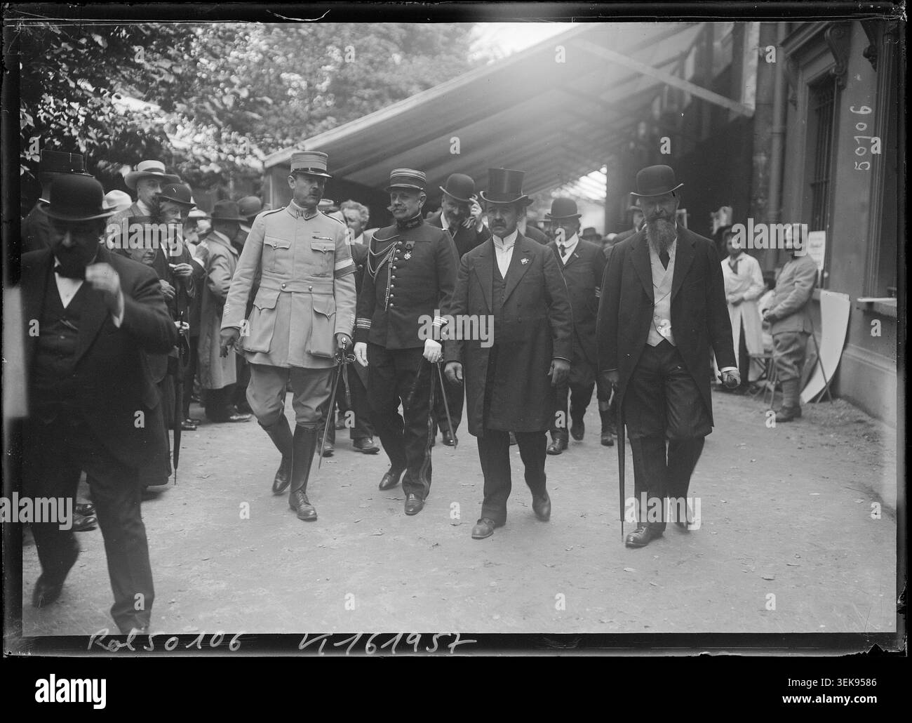 Louis Eugène Albéric Hudelo inaugurates the Lépine Competition in Paris in August 1917. The monochrome press photograph by Agence Rol records the official opening and documents a public event in the French capital during the First World War. Stock Photo