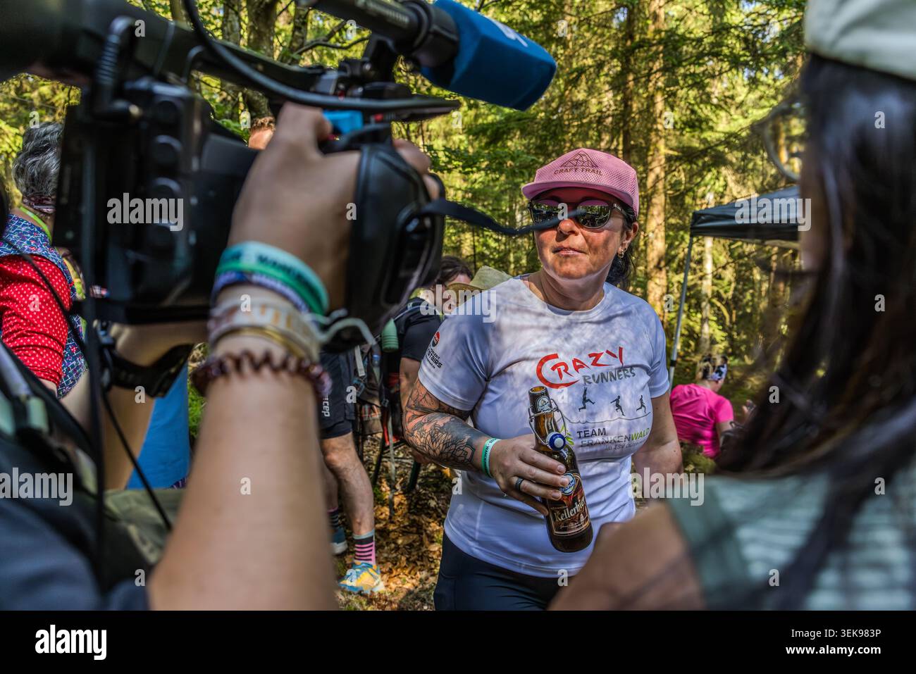 A camera crew from Bavarian Television accompanied the bride and groom along the route. The report was broadcast on the Frankenschau programme. Steinbach am Wald, Bavaria, Germany Stock Photo