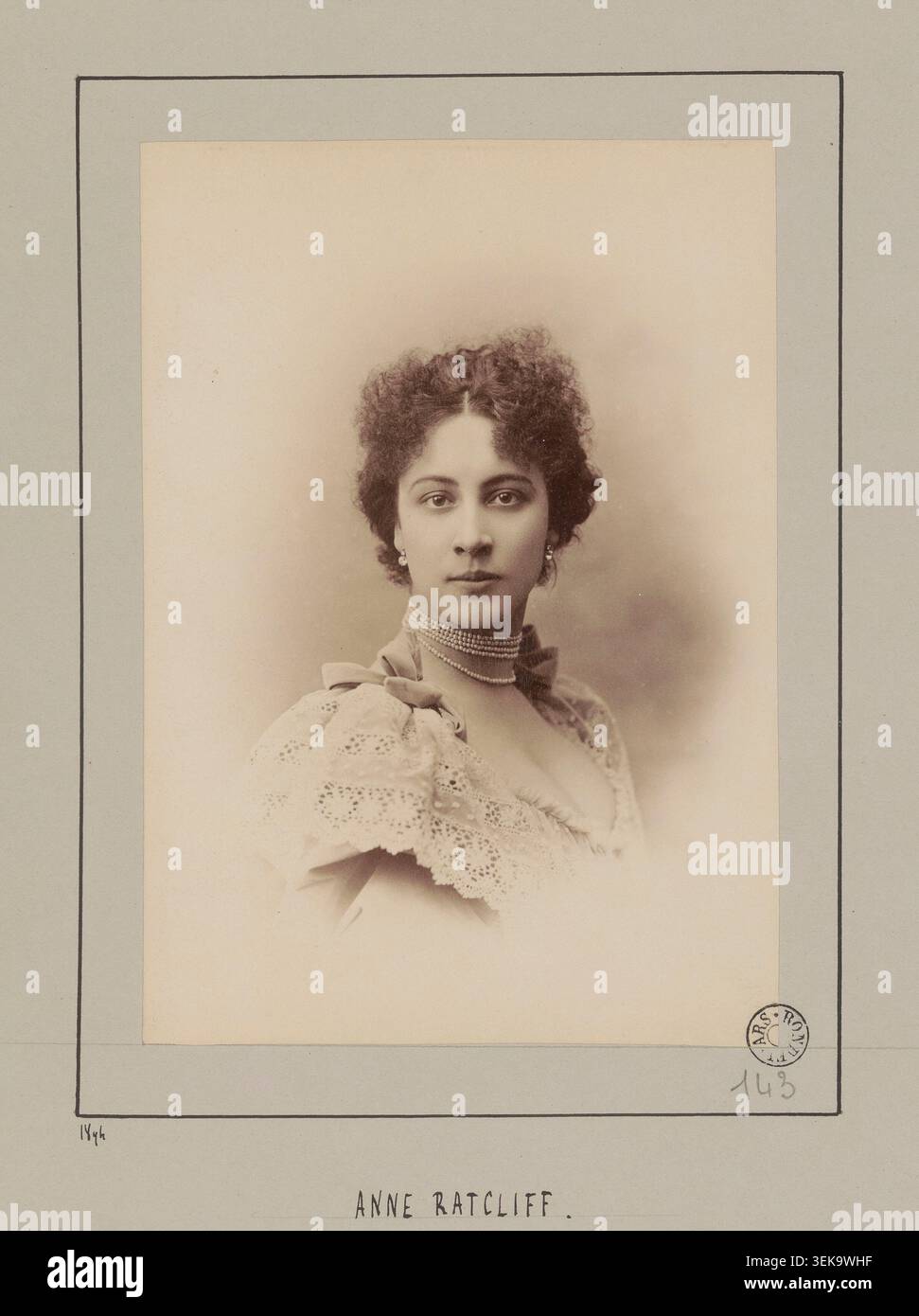 Ma gouvernante cast portrait paris hi-res stock photography and images ...