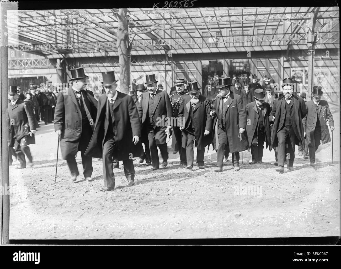 M. Fallières inaugurates the agricultural competition in Paris on 23 March 1907, attended by Armand Fallières, Joseph Ruau, Louis Lépine, and Georges-Émile Touny in a collective portrait setting. Stock Photo