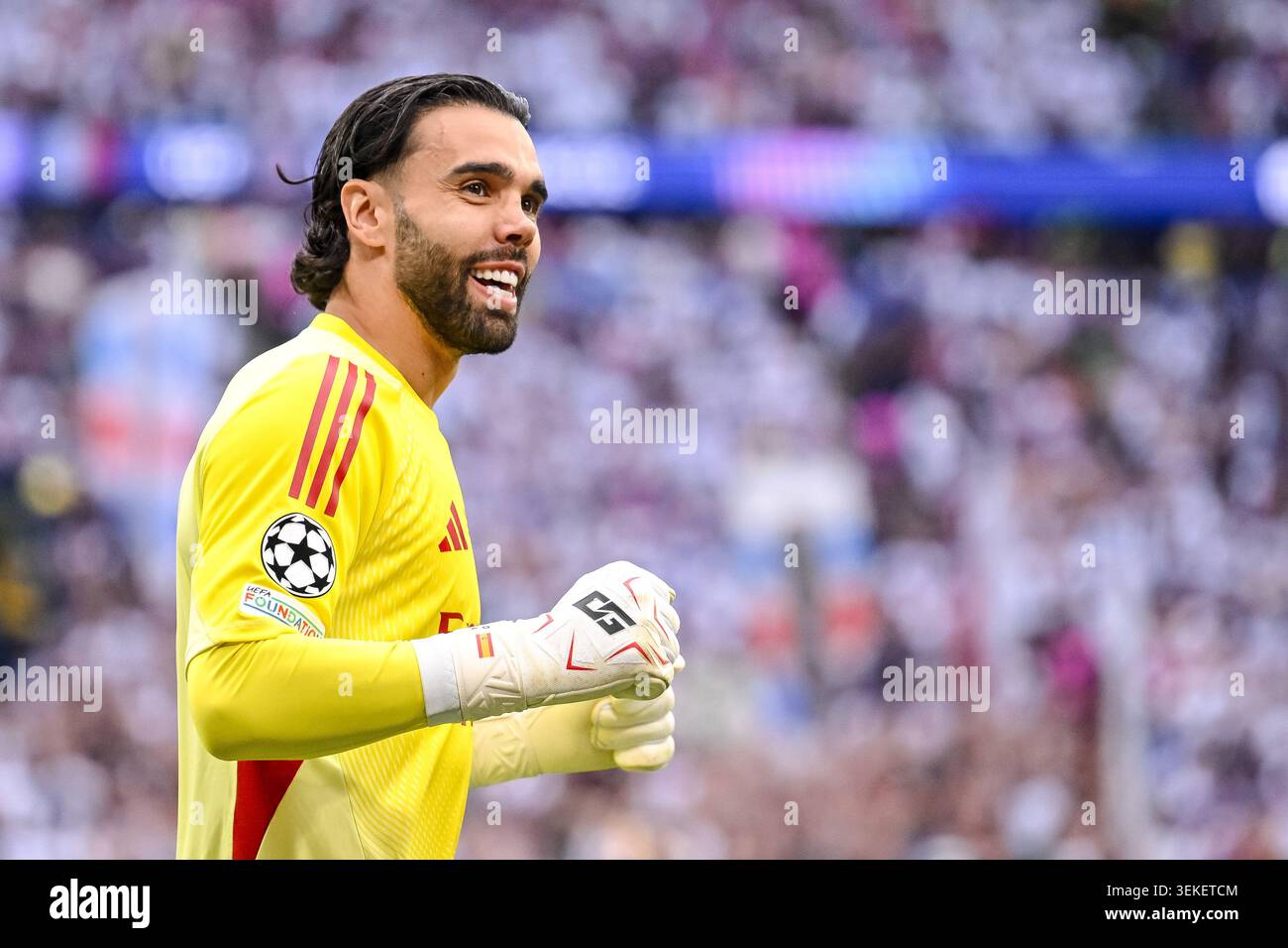 Torwart David Raya (Arsenal FC) gestures during the UEFA Champions ...