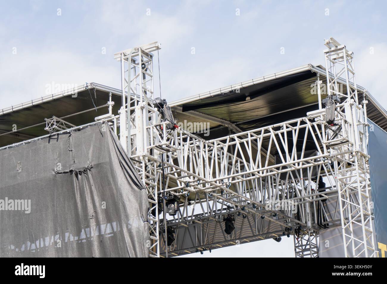 Stage Constructure Layers Professional outdoor concert stage construction with metal truss ...