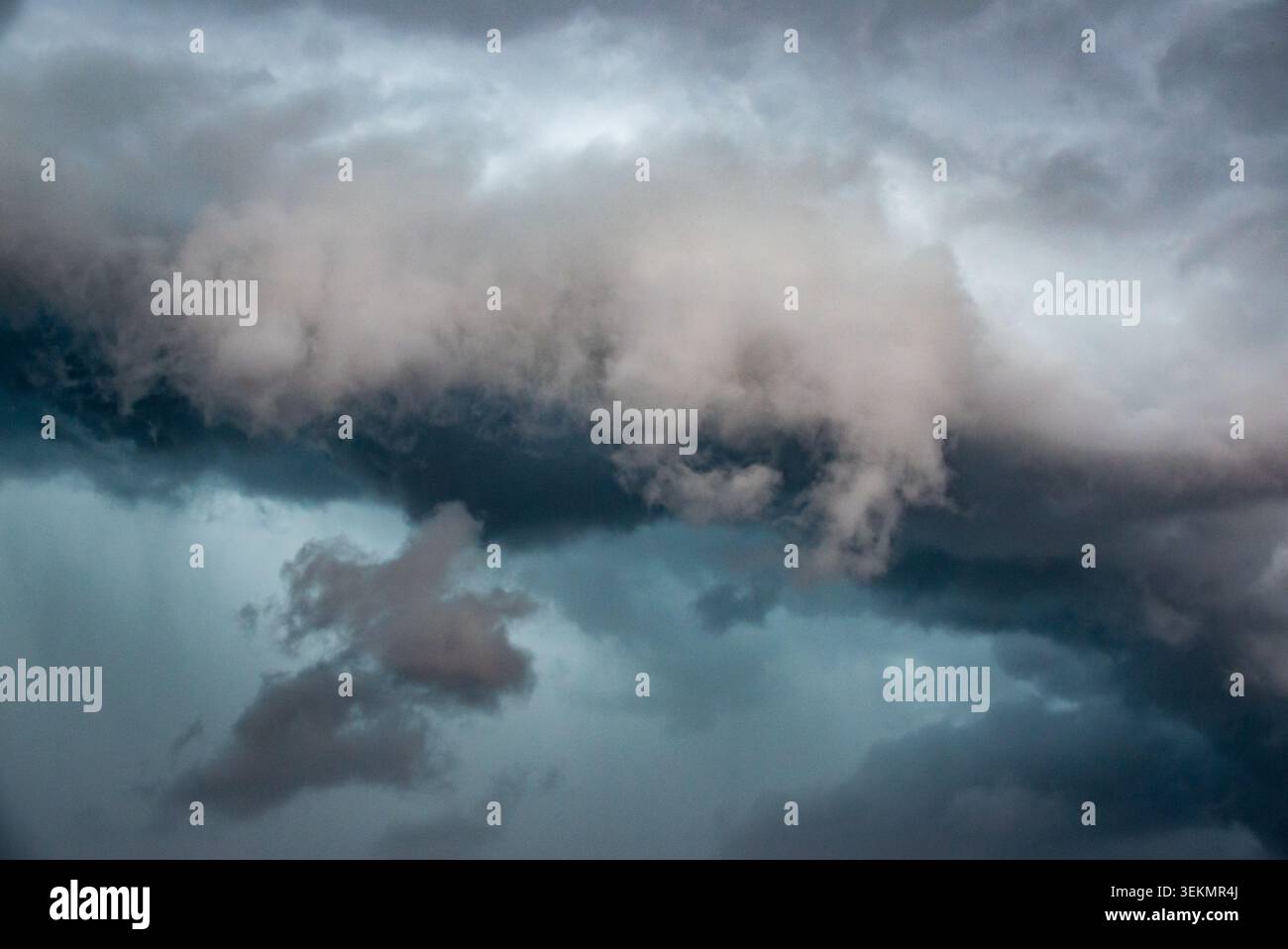 A supercell thunderstorm is the most dangerous, organized, and ...