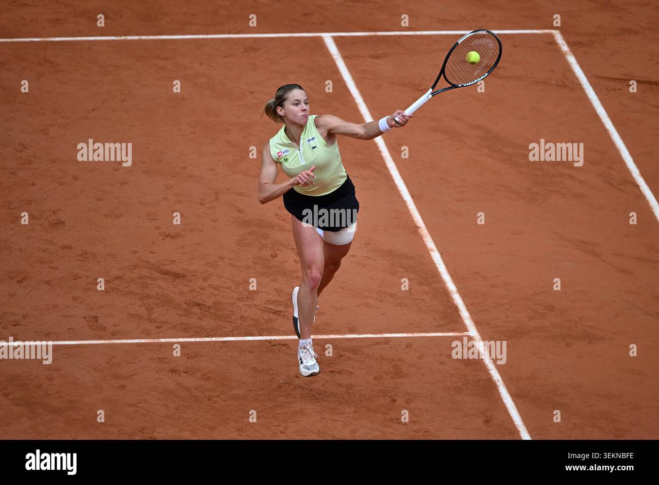 poland-s-maja-chwalinska-returns-to-russia-s-anna-kalinskaya-during-the