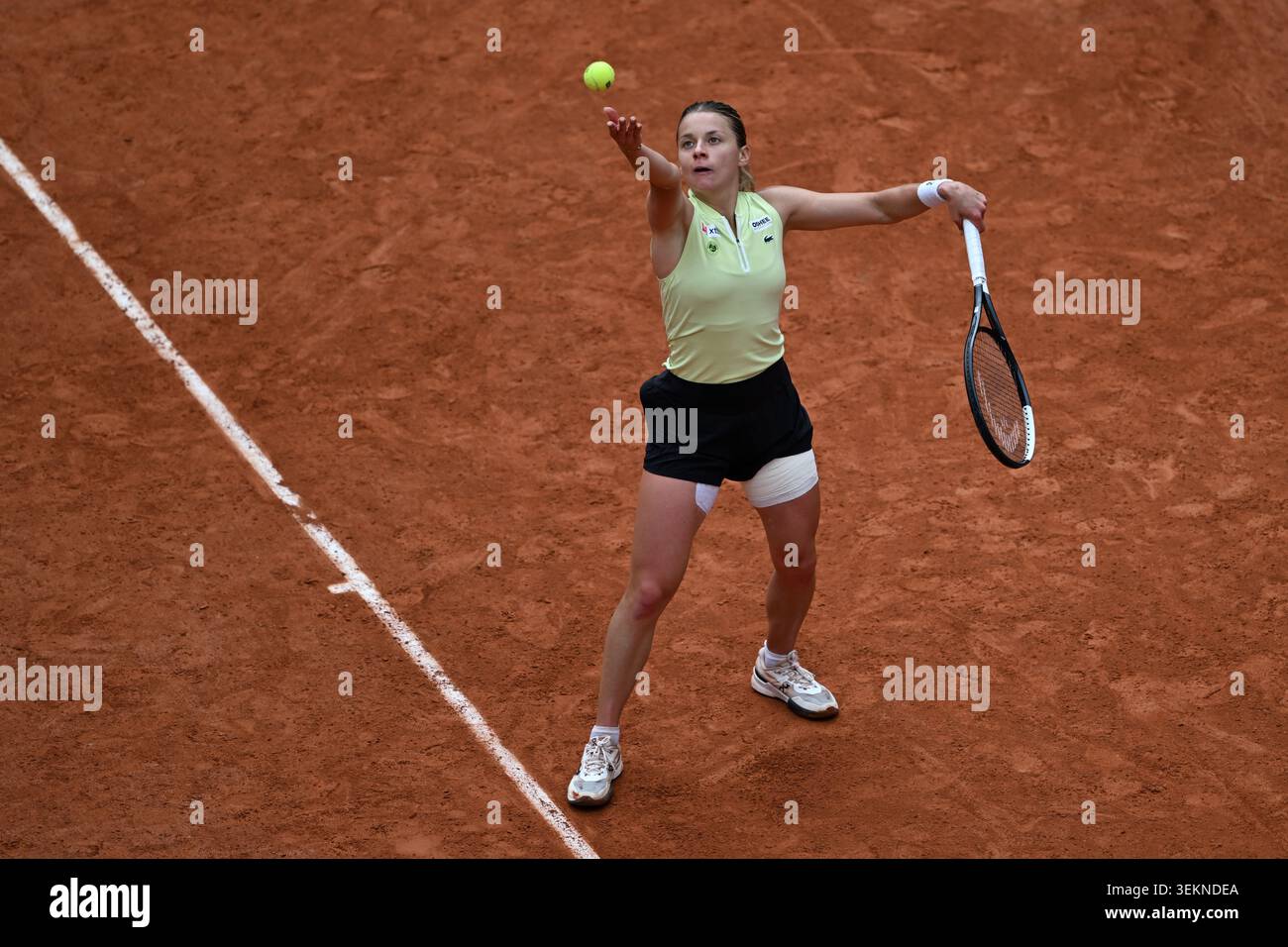 poland-s-maja-chwalinska-serves-to-russia-s-anna-kalinskaya-during-the
