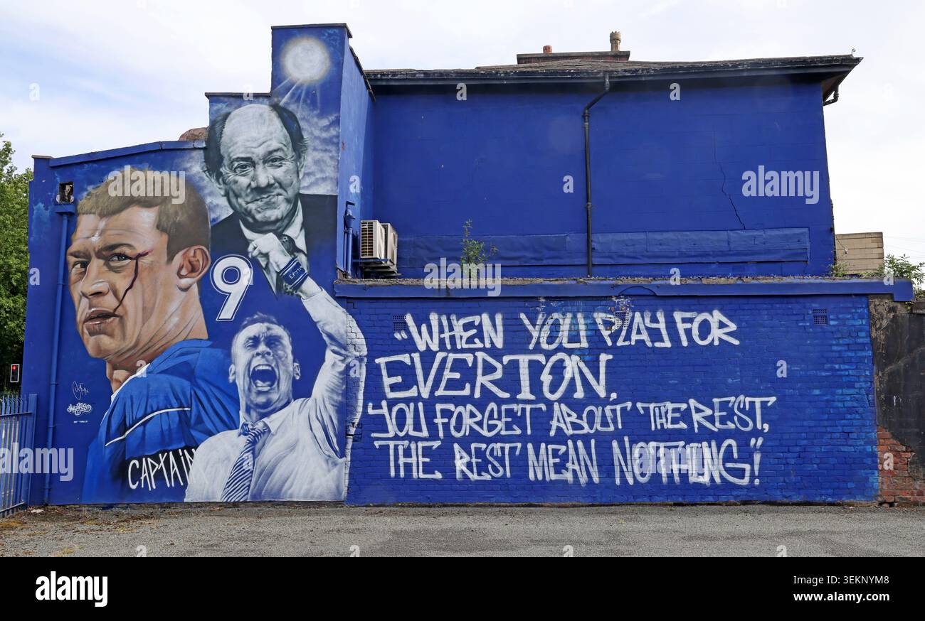 Blue Duncan Ferguson and Howard Kendall Everton FC mural on Langham Street beside Goodison Park in Walton, Liverpool, Merseyside, UK Stock Photo