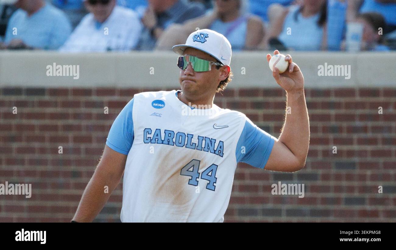 North Carolina's Erik Paulsen (44) makes a throw during an NCAA ...