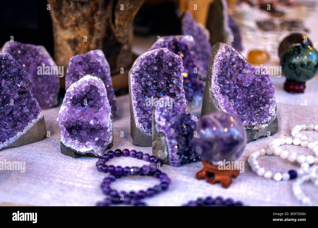 Rock crystal containers hi-res stock photography and images - Alamy