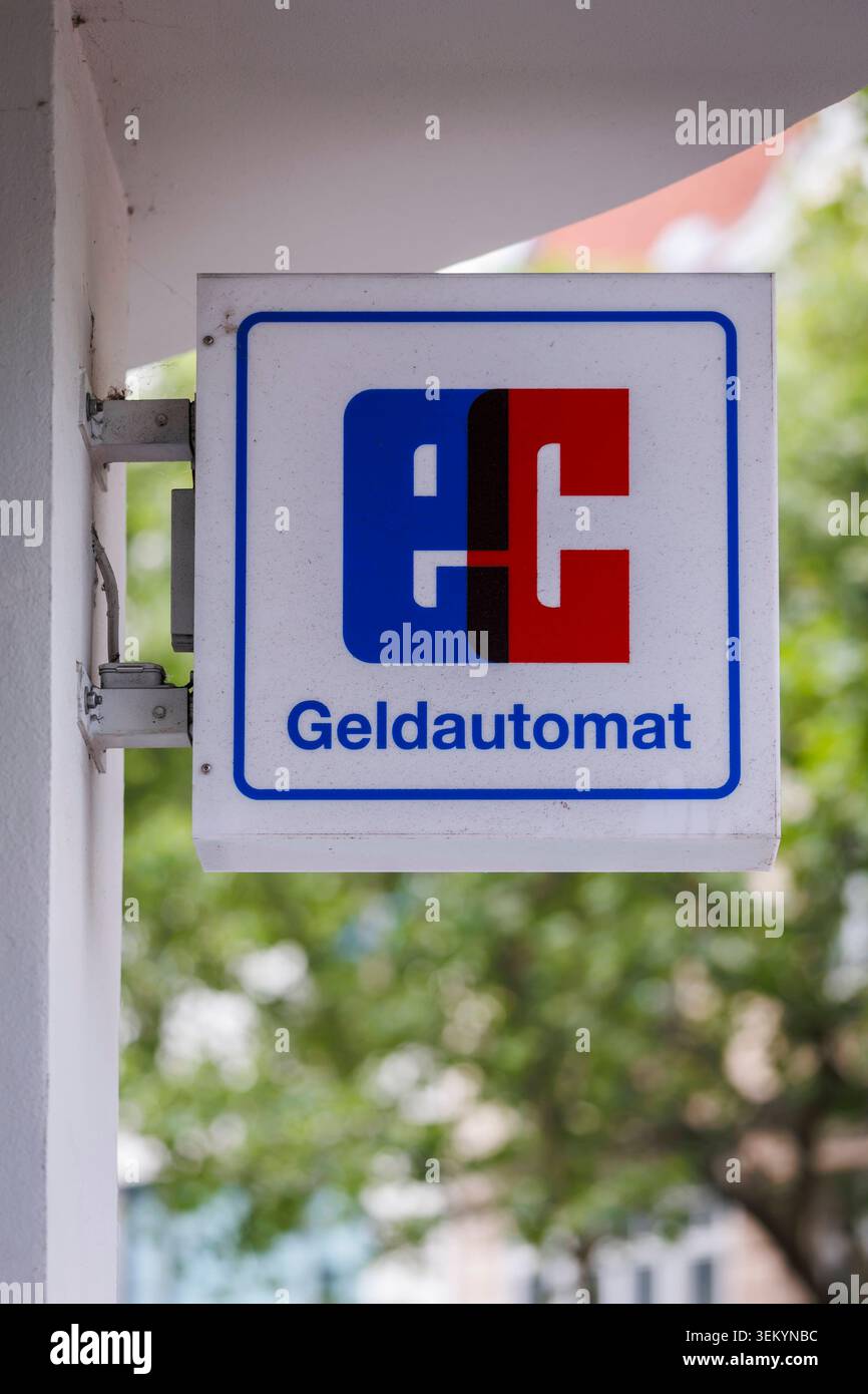 Schild ec Geldautomat , aufgenommen in Berlin, 04.06.2026. Berlin ...