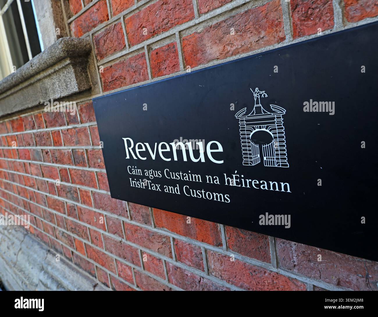 Revenue Irish Tax and Customs sign at Dublin Castle, Dublin 2, marking Ireland’s national tax, VAT and customs administration office. Stock Photo