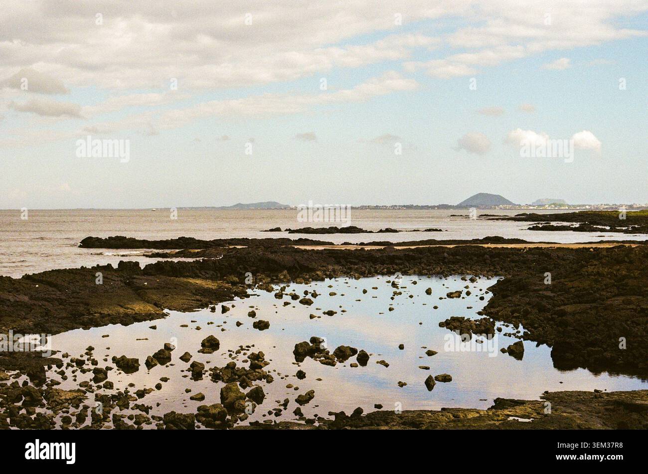 Tidal basalt rocks hi-res stock photography and images - Alamy