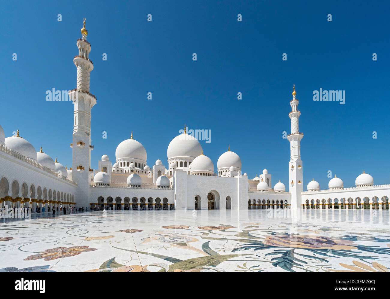 View of the inner courtyard, Sheikh Zayed Grand Mosque, Abu Dhabi, UAE Stock Photo