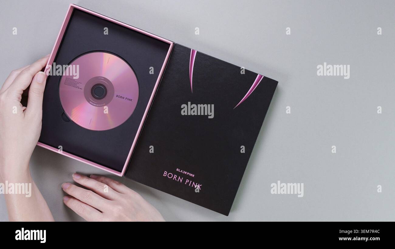 BlackPink BORN PINK 2nd Album Box set with posters cards selfie on 