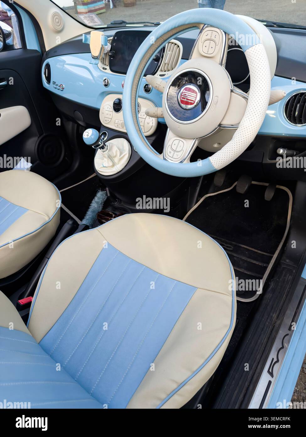 fiat 500 インパネ Fiat 500 interior hi-res stock photography and images - Alamy