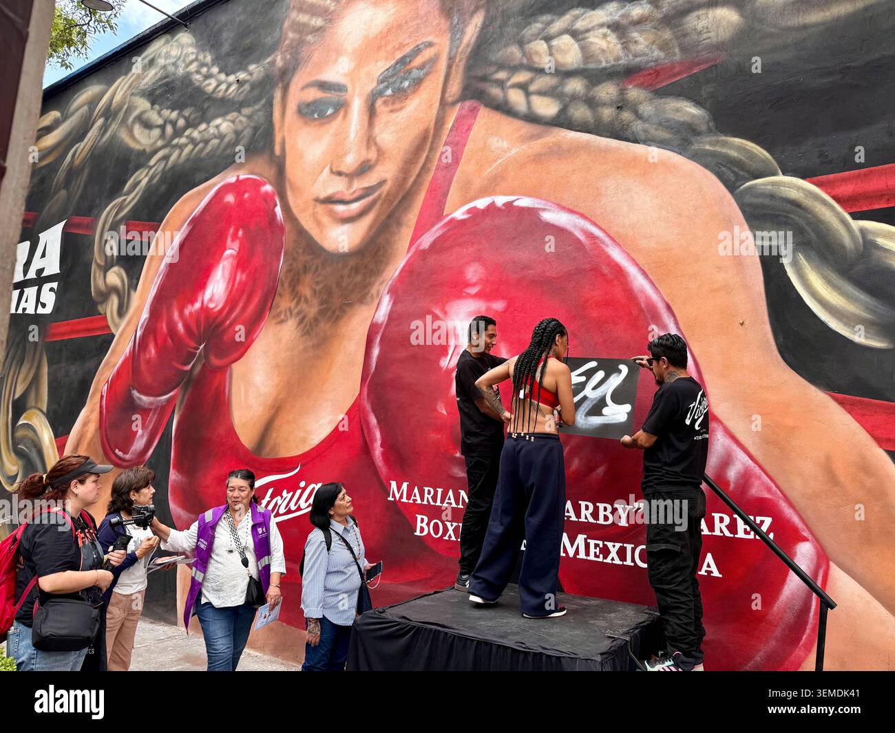 Unveiling of a large boxing-themed mural in Roma Norte, Mexico City, during promotional event - Smartphone Captured Stock Image