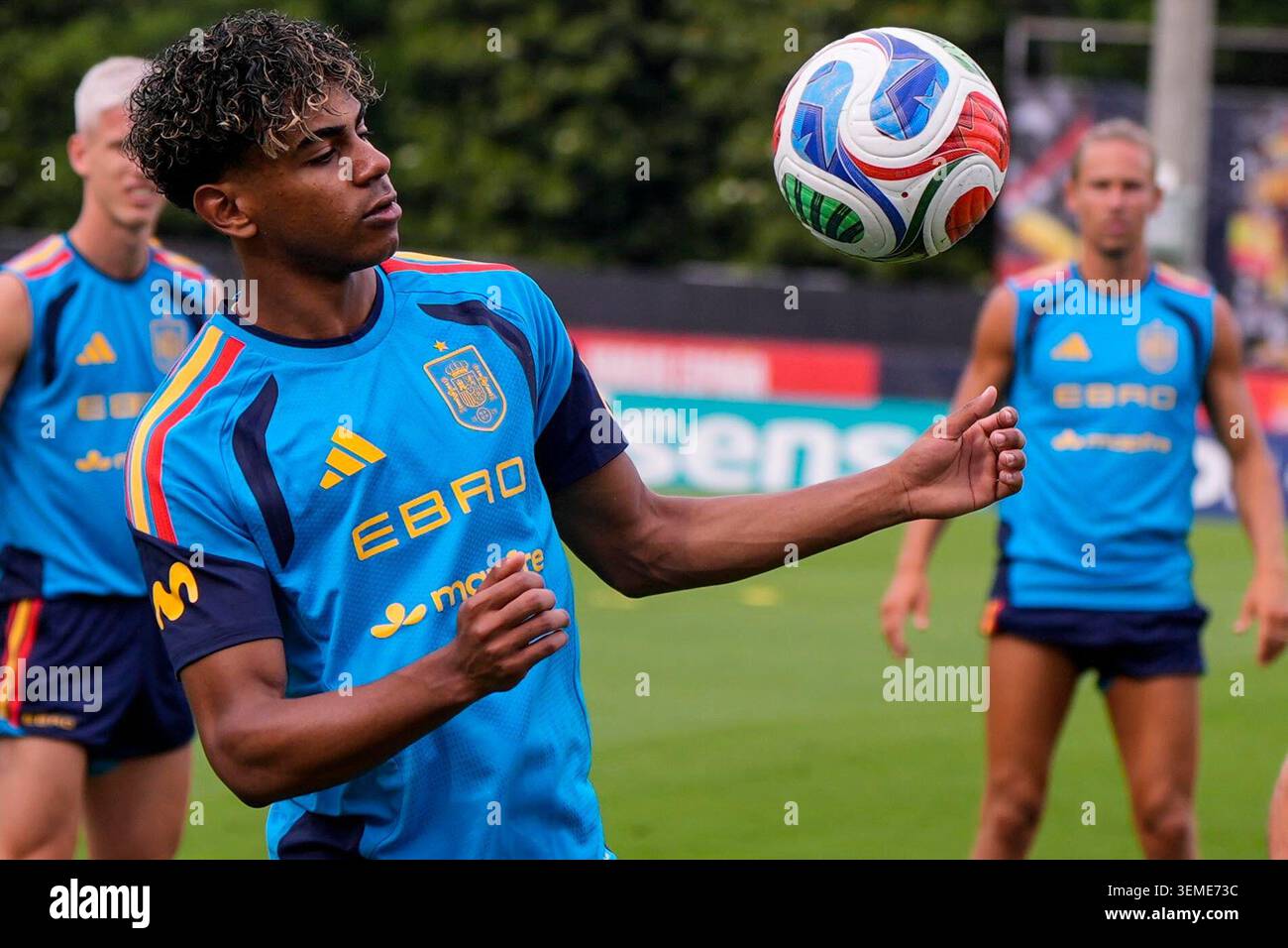 spain-s-lamine-yamal-works-out-during-a-training-session-saturday
