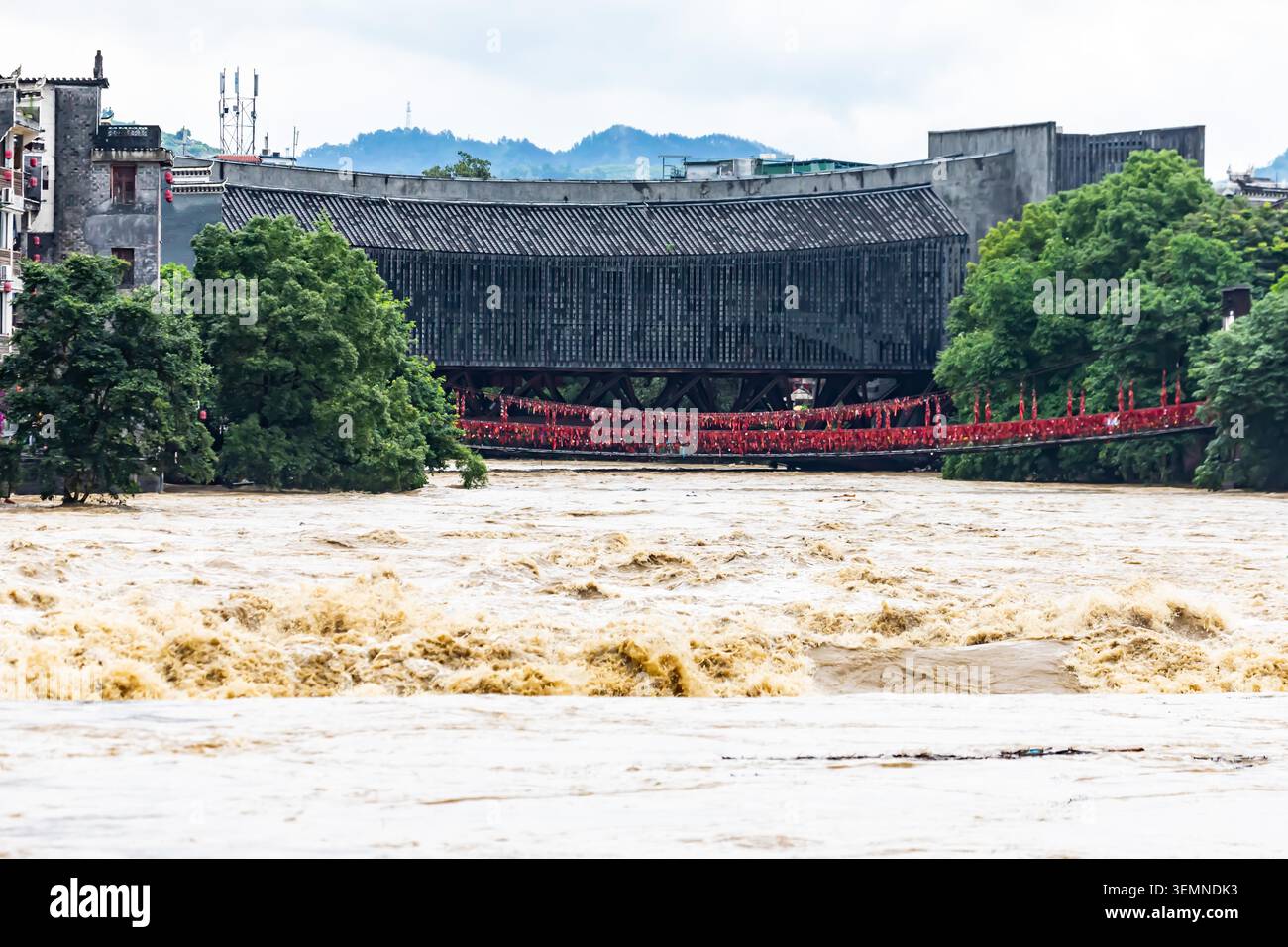 Water levels rise in Wanrong River in Qianzhou Ancient Town of Jishou ...