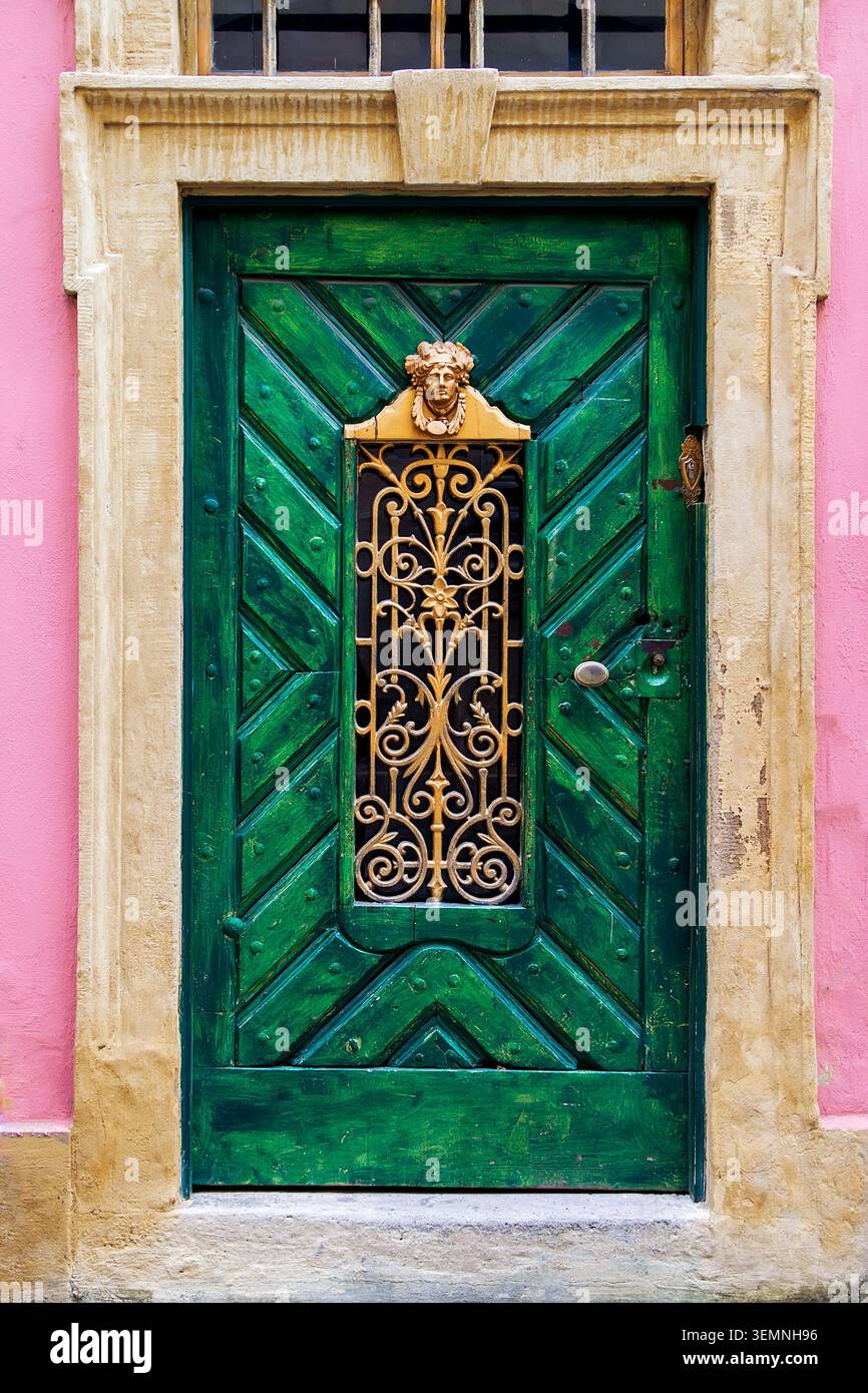 Metal lattice door hi-res stock photography and images - Alamy
