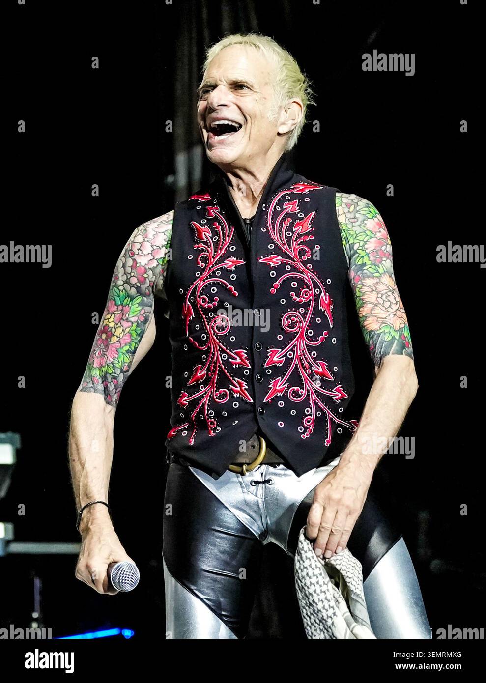Singer david lee roth performs hi-res stock photography and images