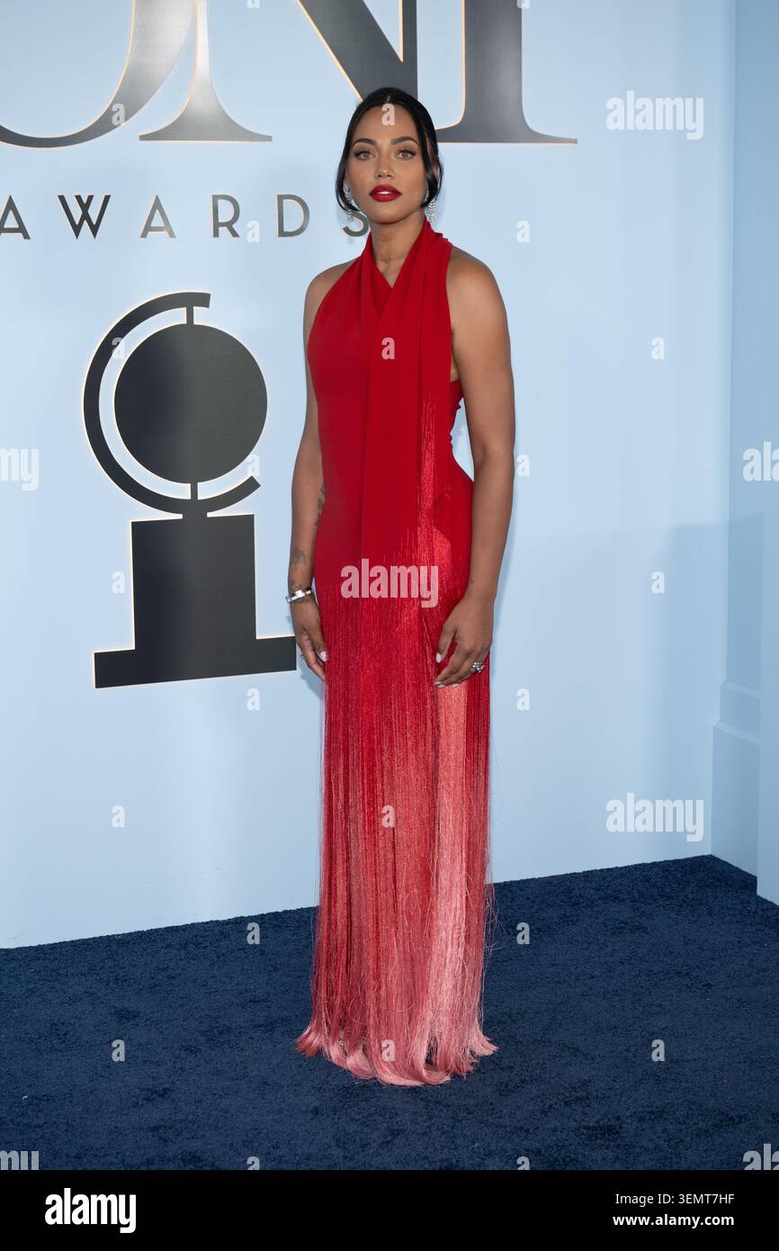 ayesha curry red dress Ayesha curry hi-res stock photography and images