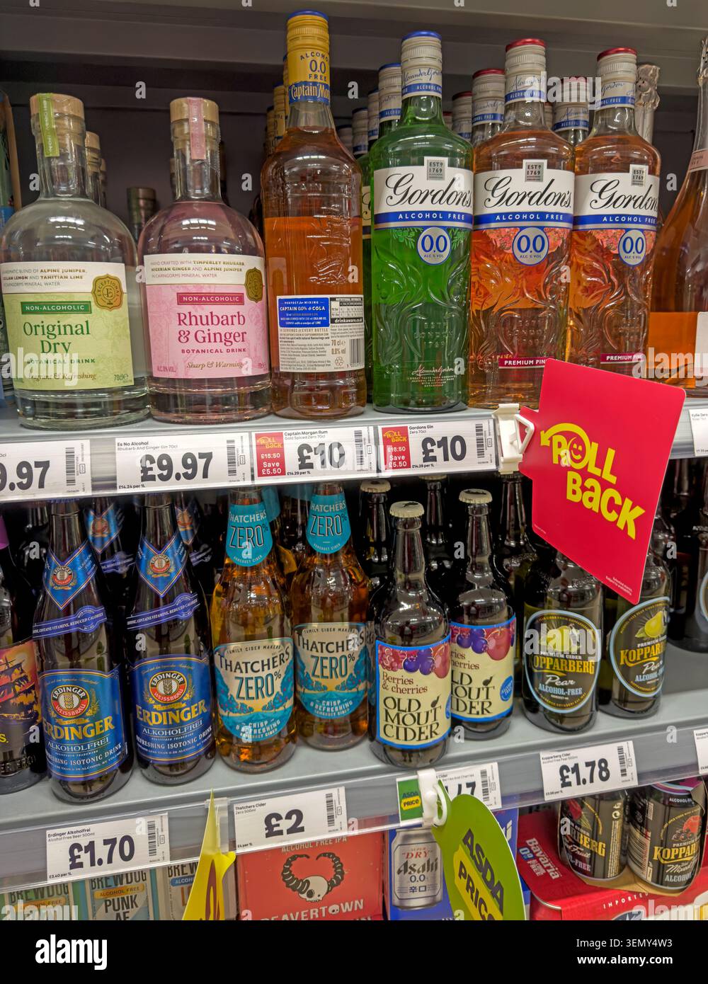 Asda supermarket low and no alcohol alternative drinks shelf, with gin alternatives, 0% beer, cider and Rollback price offers for Dry January Stock Photo