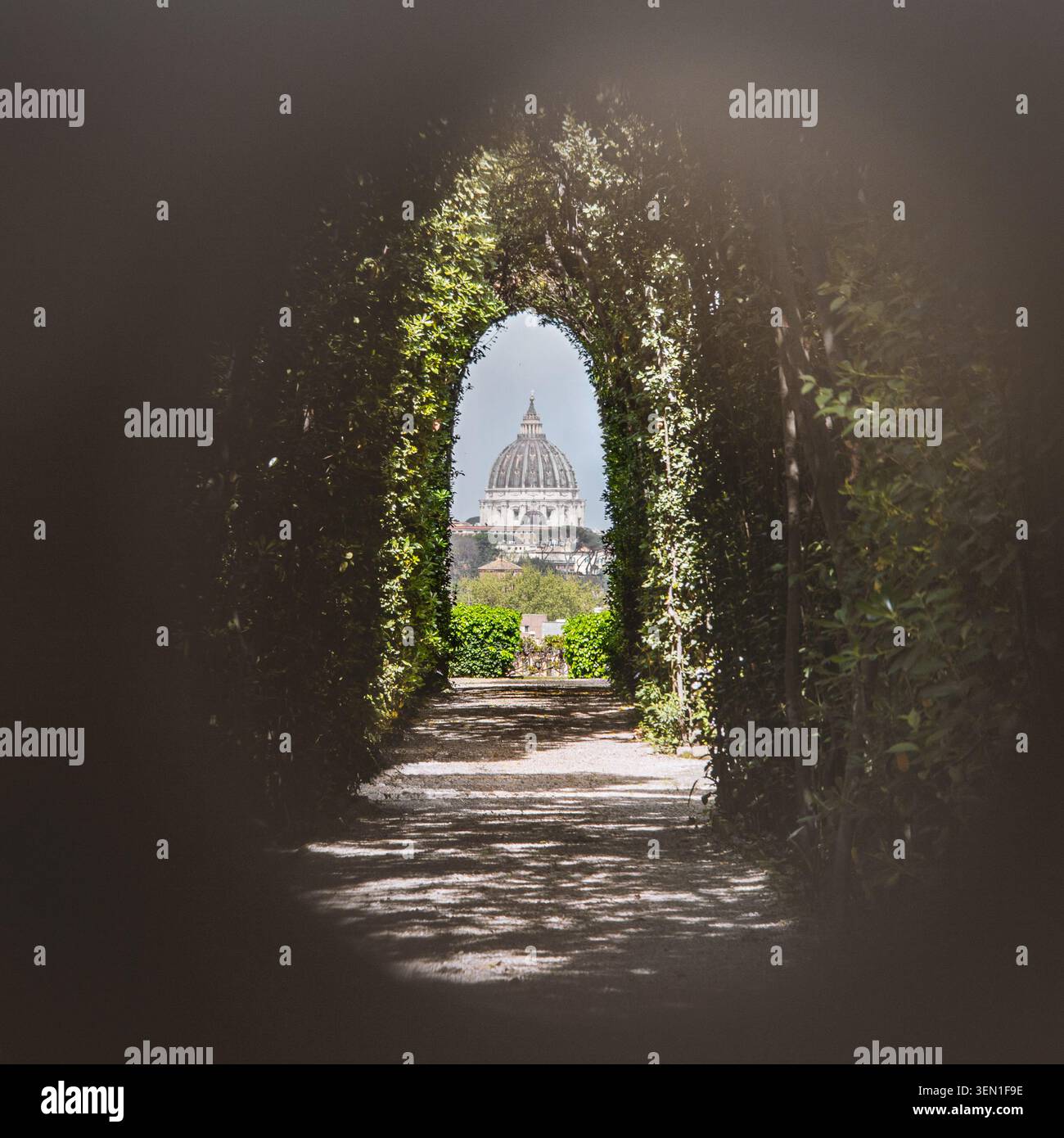 Keyhole view of St Peter's Basilica through the Knights of Malta gate ...