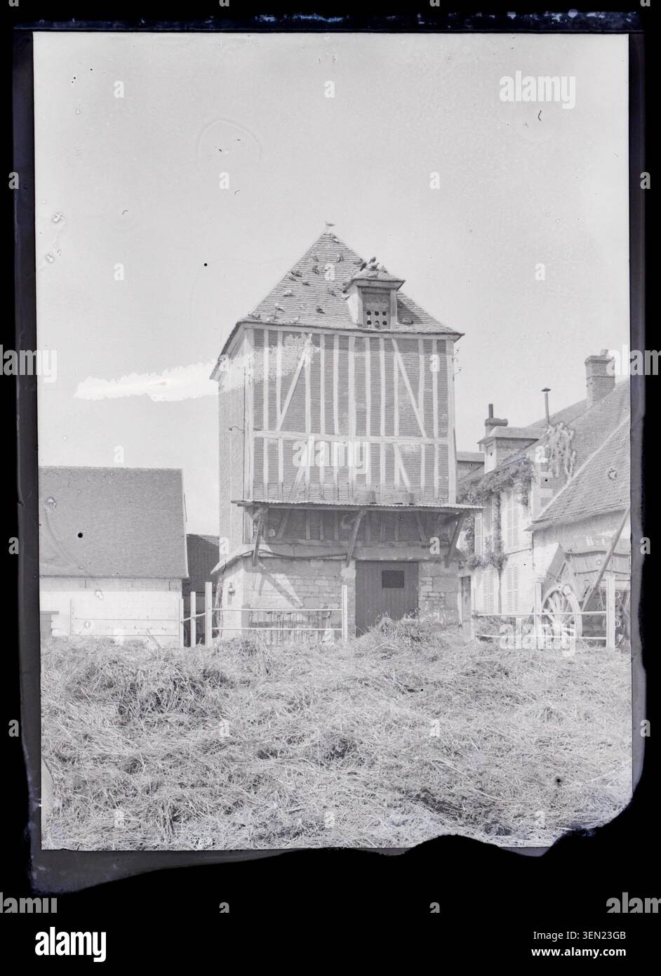 1930s architecture farm building hi-res stock photography and