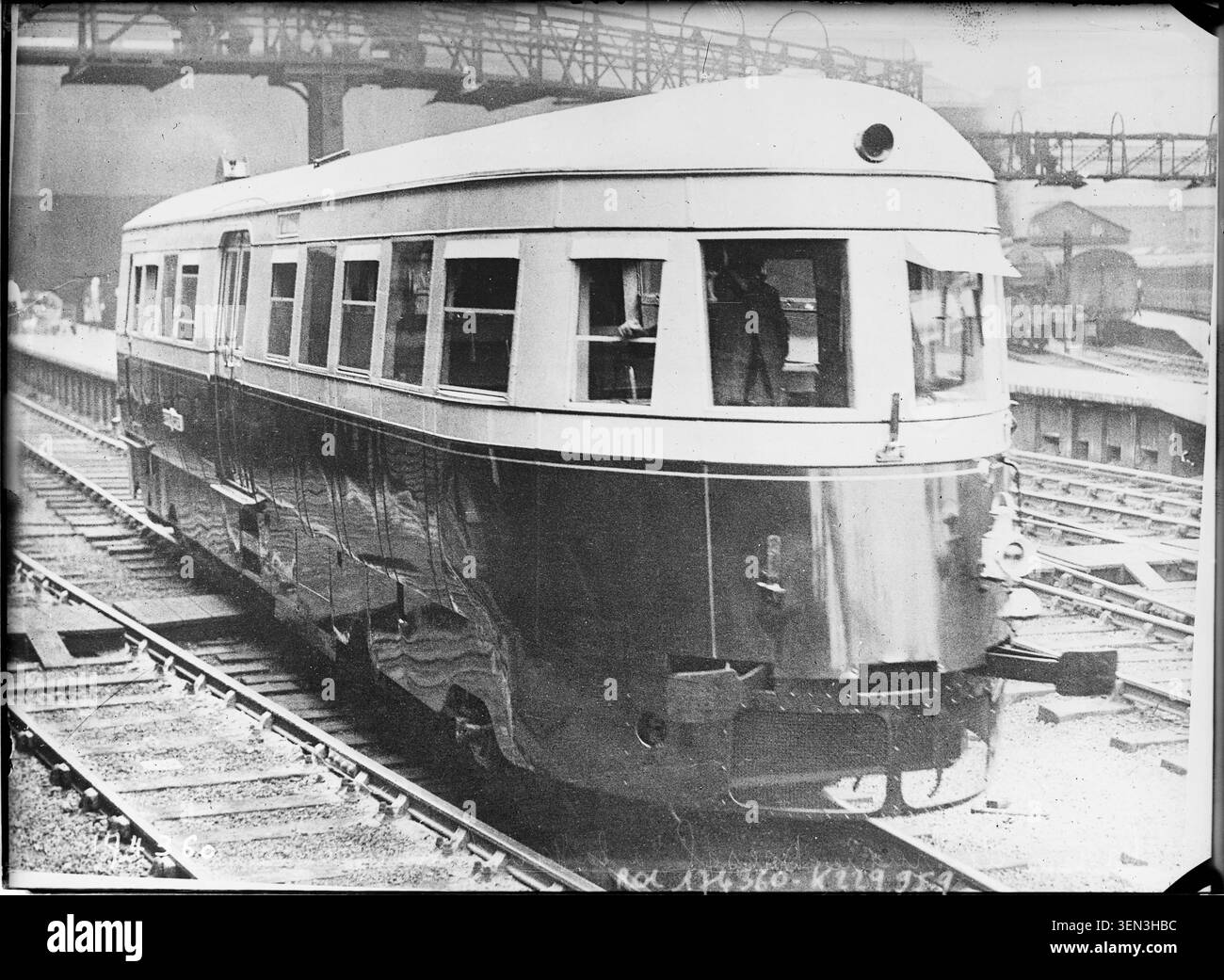 1933 press photograph diesel electric train london hi-res stock ...
