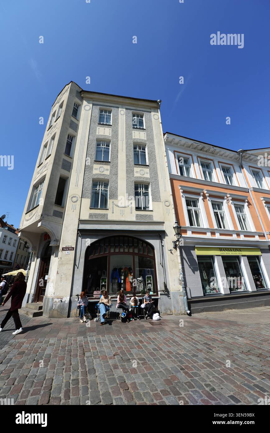 An art / drawing lesson on Vara Viru street in the old town of Tallinn, Estonia. Stock Photo