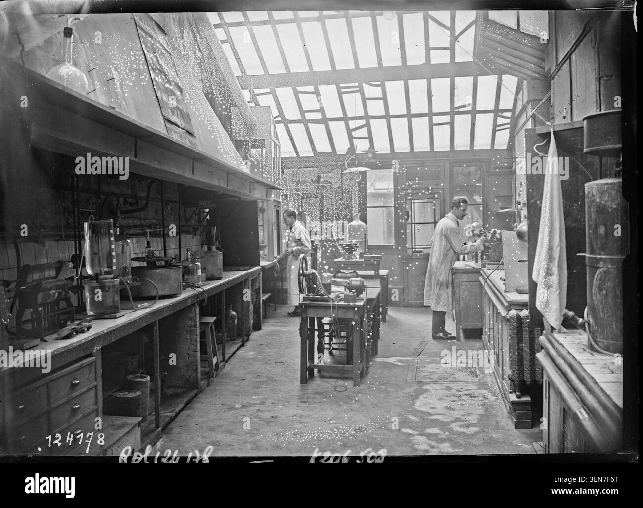 1920s scientific laboratory paris france berthelot hi-res stock ...