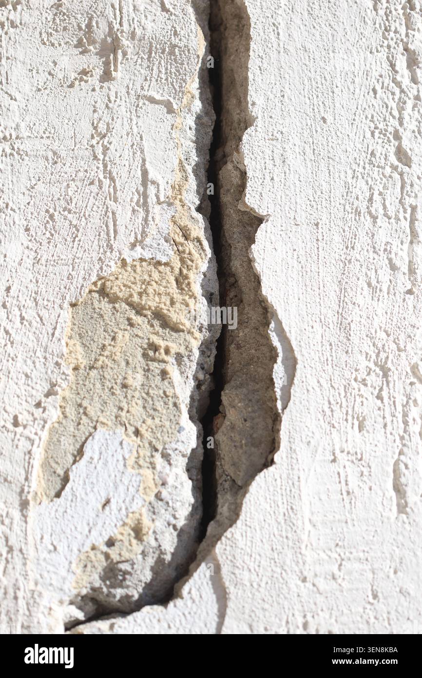 cracks in the wall due earthquake Stock Photo
