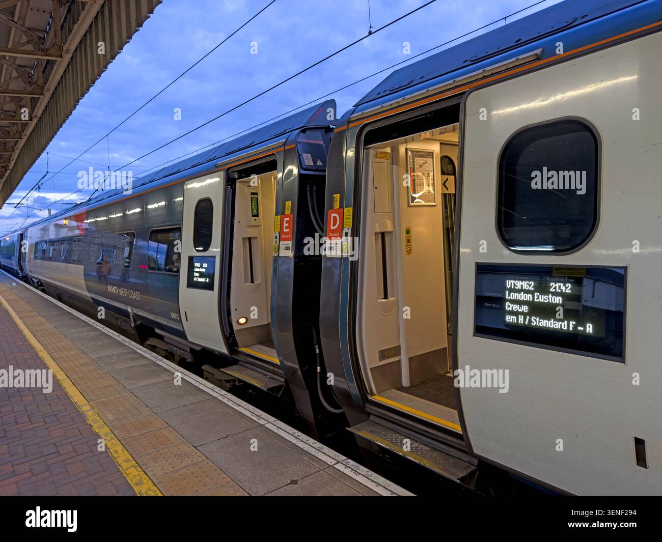 Evening Avanti West Coast service to London Euston stands at Warrington Bank Quay station on the West Coast Main Line Stock Photo