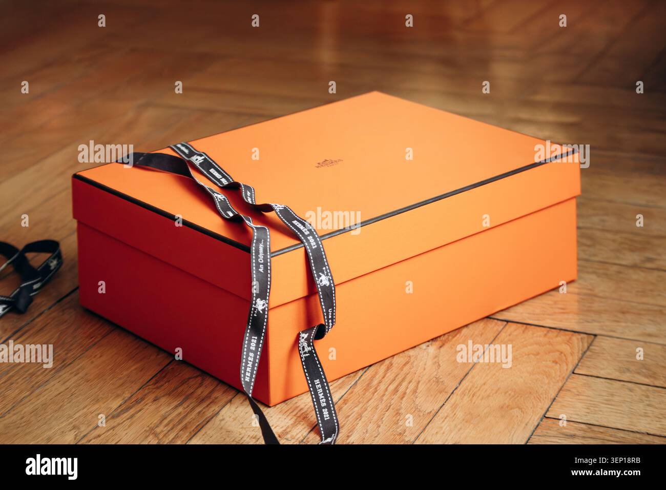 HERMES PARIS 2021クリスマスコフレ限定ボックス Hermes gift box hi-res stock photography and images - Alamy