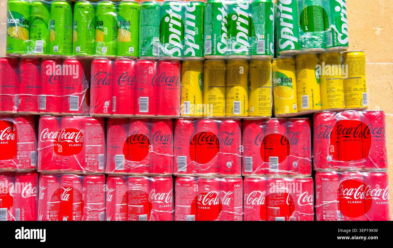 Coca cola store display hi-res stock photography and images - Page 