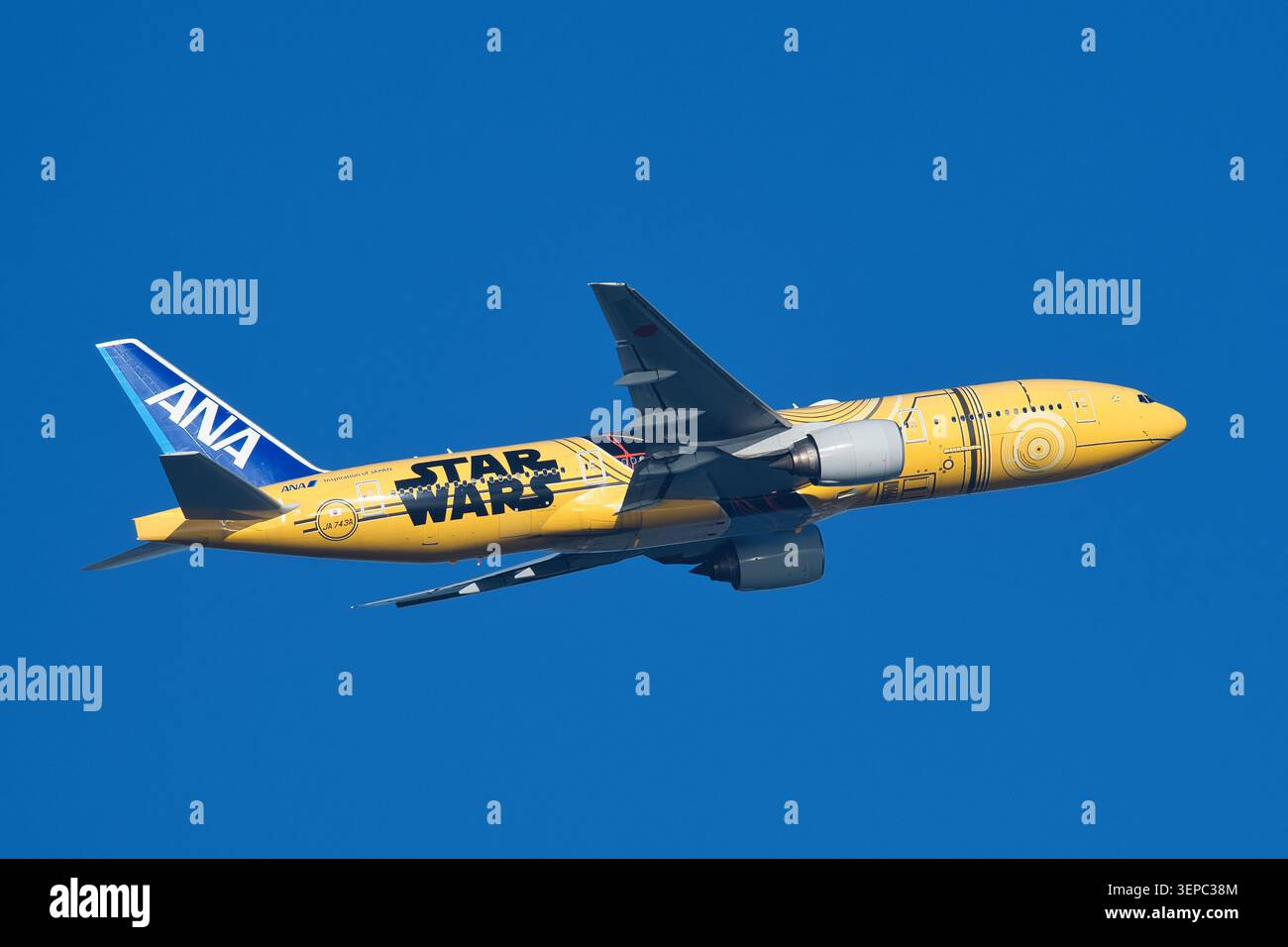 Boeing 777 200 jet airplane wing hi-res stock photography and