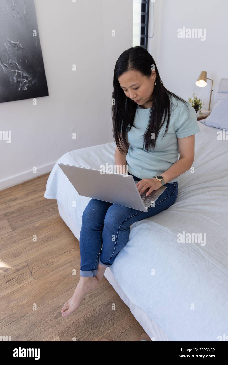 Barefoot woman jeans hi-res stock photography and images - Alamy