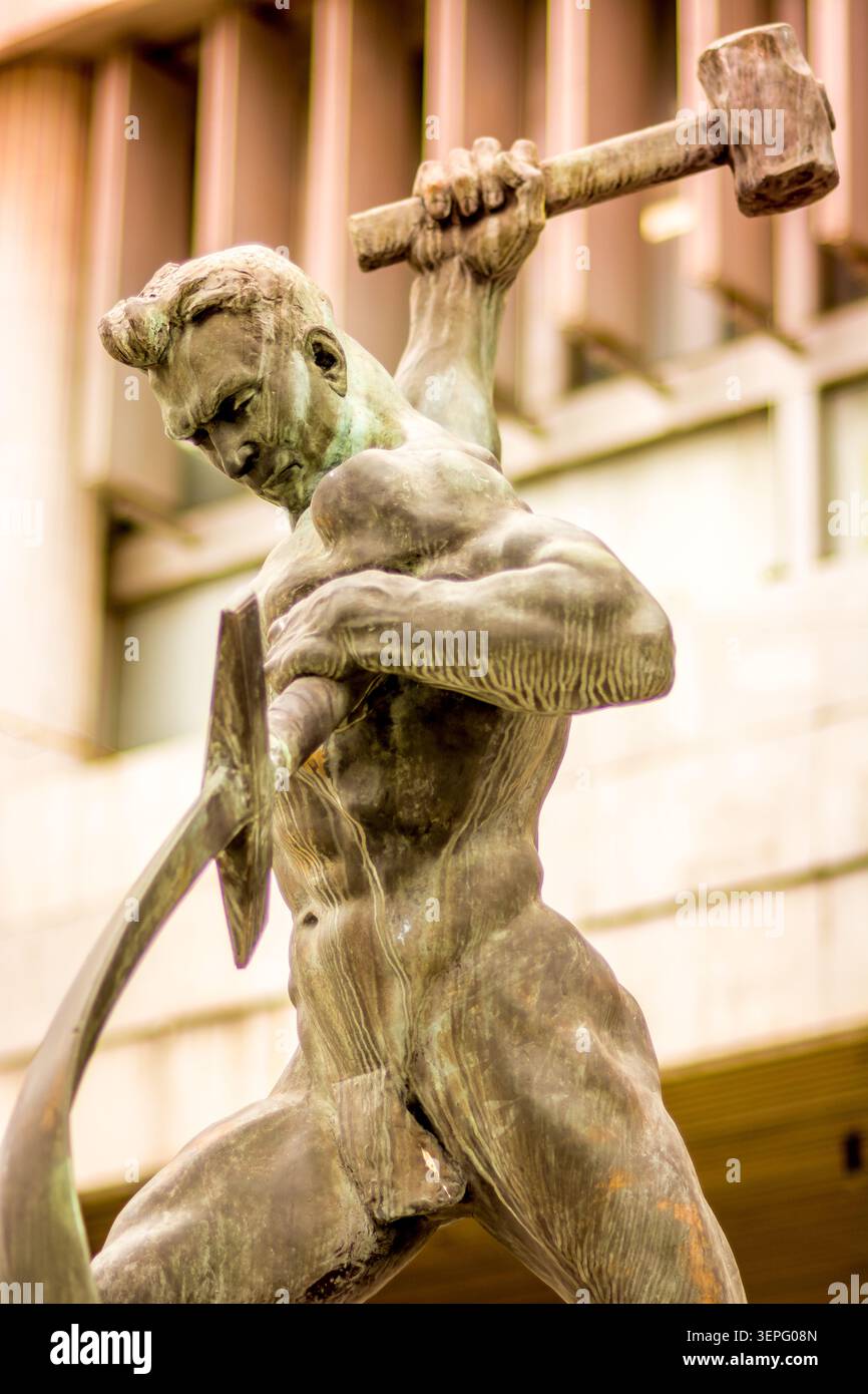 Soviet statue moscow worker hi-res stock photography and images