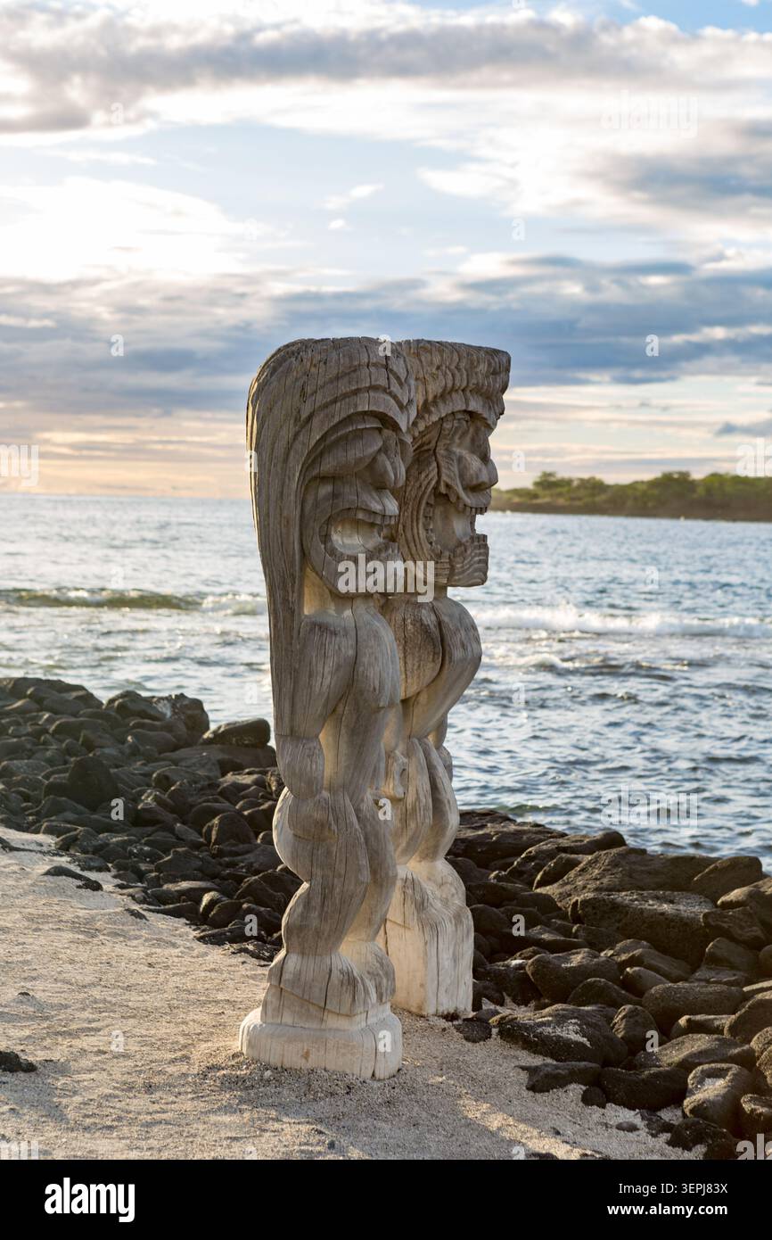 Protector Statues Protector kii (statues) at the Place of Refuge in Hawaii. Typical ...