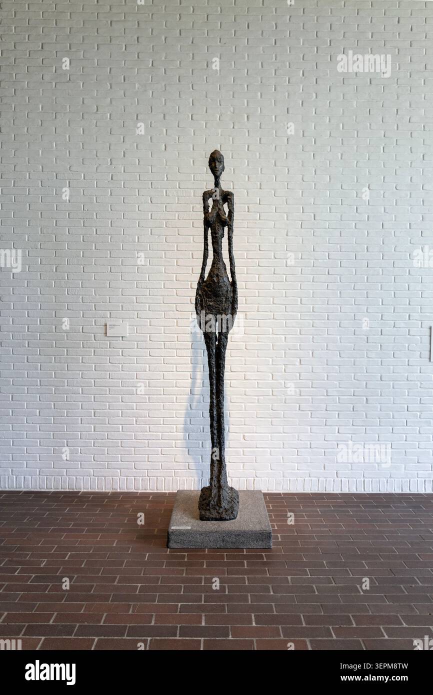 Standing woman giacometti hi-res stock photography and images - Alamy