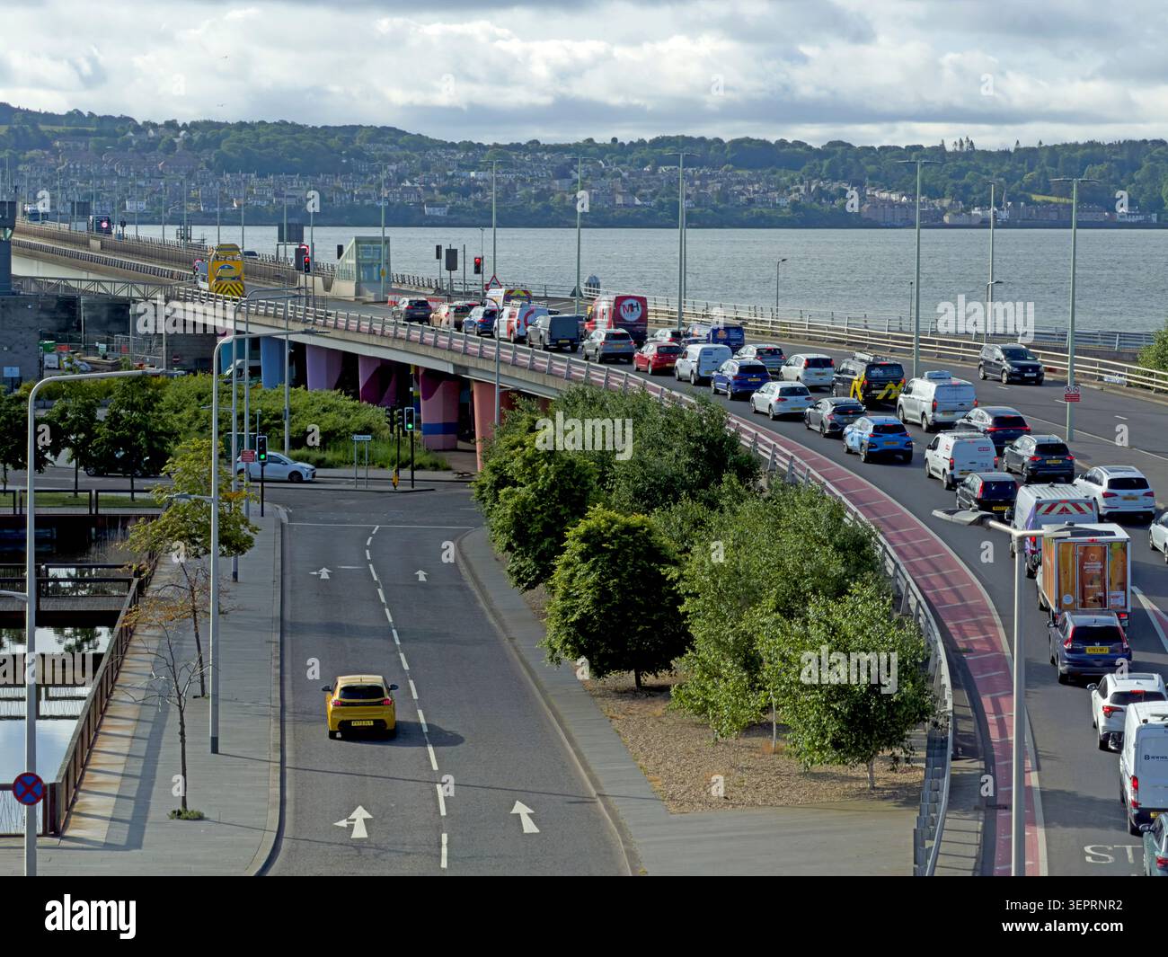 Early morning traffic congestion on the Dundee city centre approach to the Tay Road Bridge, with queues forming beside the Firth of Tay Stock Photo
