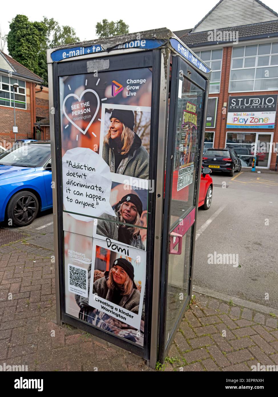 Pathways to Recovery advert on a BT call box in Latchford, Warrington, promoting local free drug and alcohol support, help for addicts & families Stock Photo