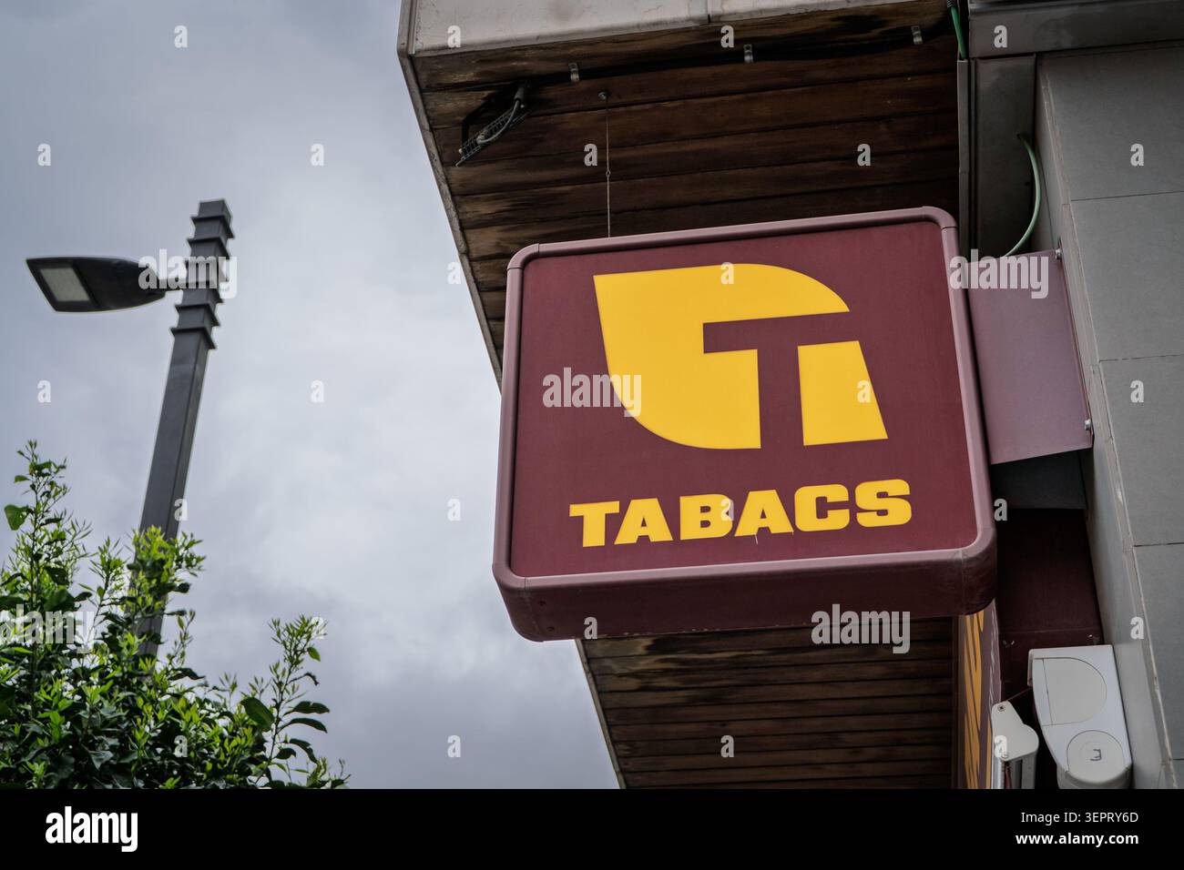 Tobacco store in barcelona spain hi-res stock photography and images